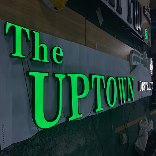 Lettera di canale LED illuminata personalizzata per affari all'aperto impermeabile su misura della fabbrica che pubblicizza la segnaletica commerciale del segno della lettera del metallo di logo del negozio di parole acriliche 3D